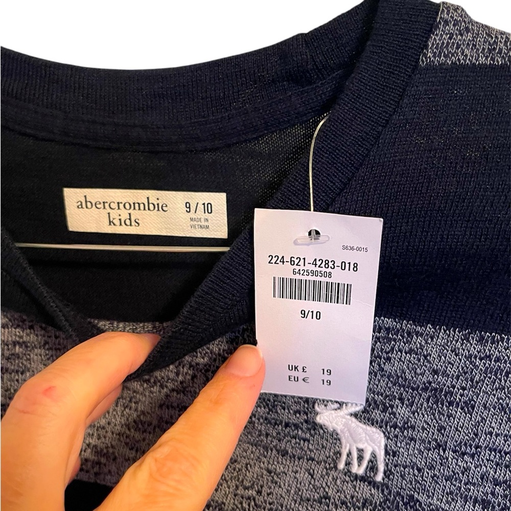 NWT Abercrombie Kids Gray/Navy Striped Top - Picture 4 of 6